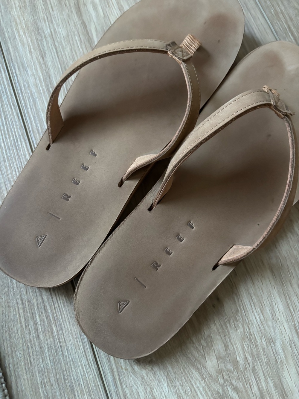 Reef Women's Solana Tan Leather Flip Flop Sandals - Picture 3 of 4
